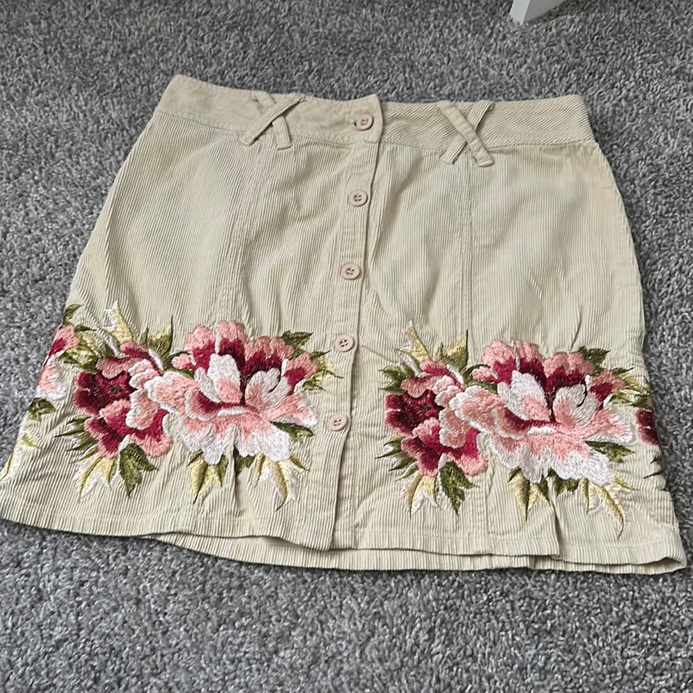 Johnny was skirt
